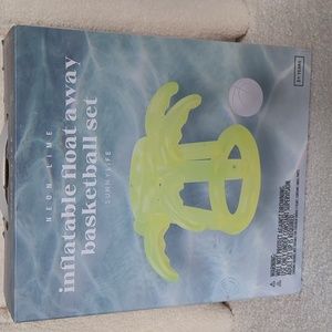 Inflatable float away basketball set